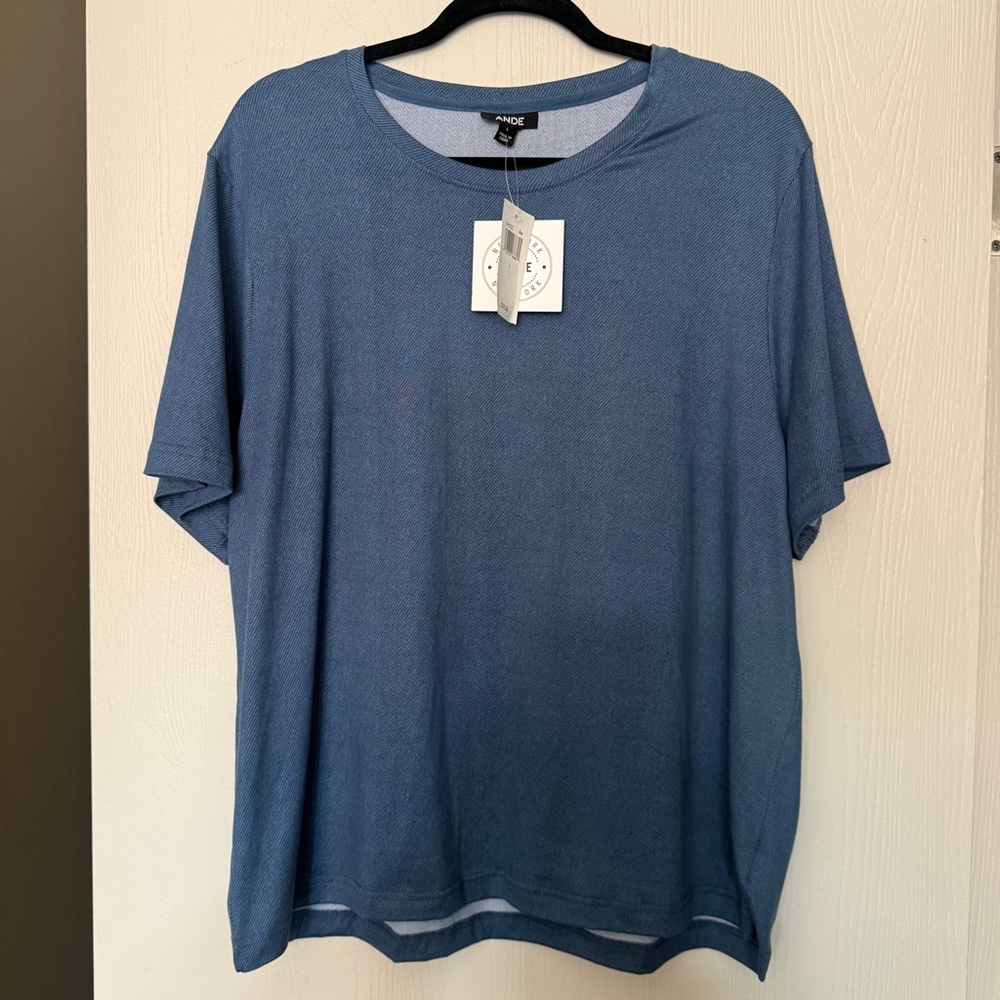 NWT Men’s Blue T-shirt size L
